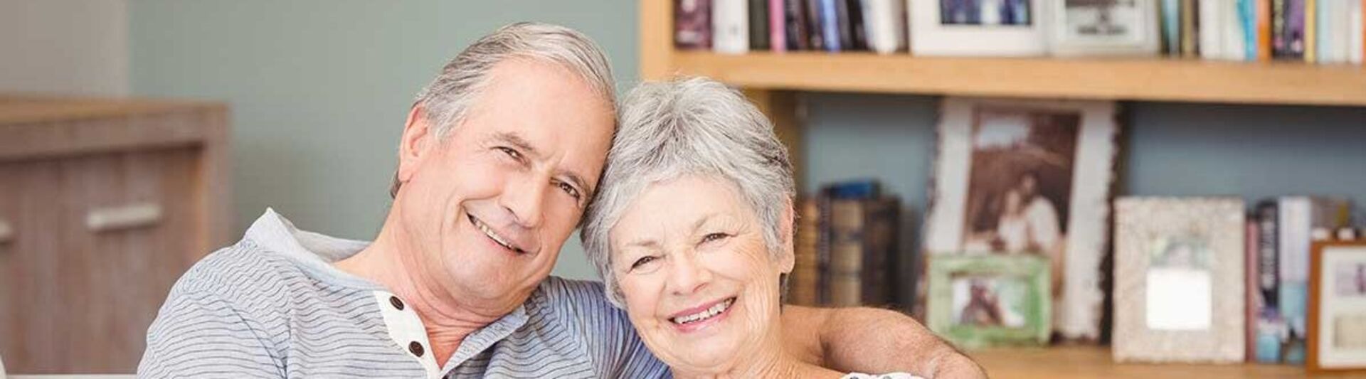 Leben im Alter: Glückliches Seniorenpaar